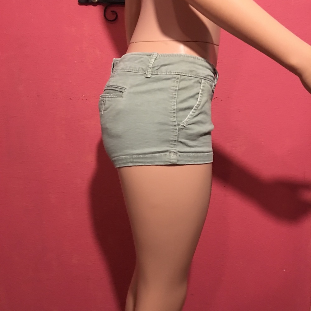 Shorts - Picture 3 of 4